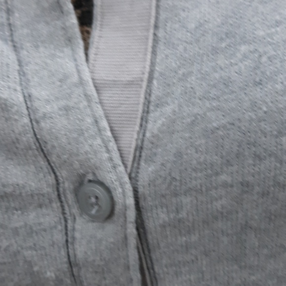 Liz Claiborne grey Cardigan - Picture 2 of 4